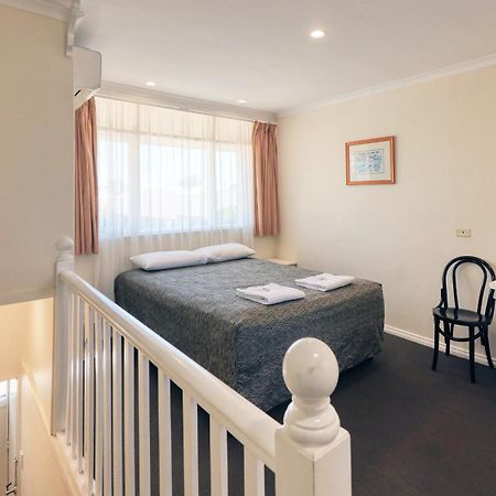 Coachman Hotel Motel Parkes Bagian luar foto