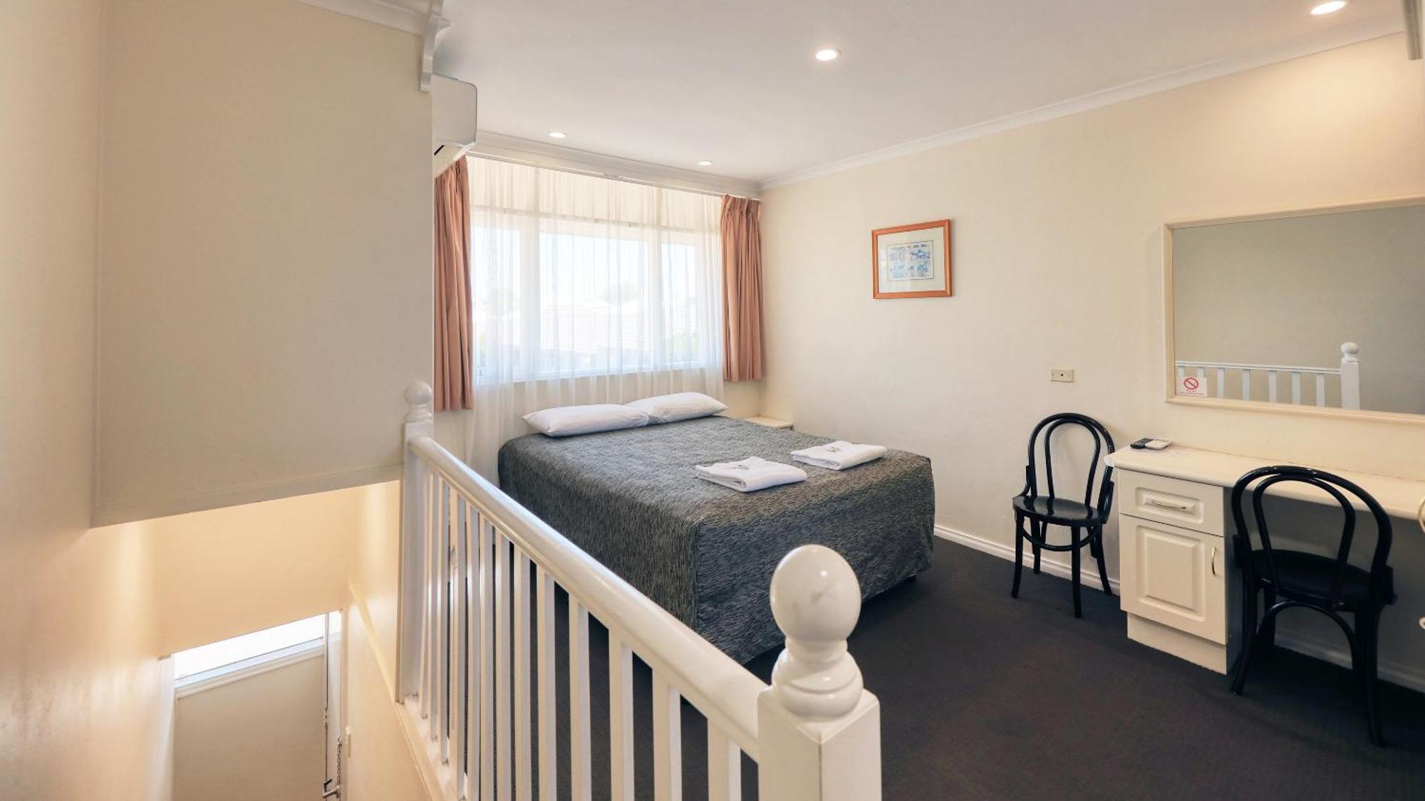 Coachman Hotel Motel Parkes Bagian luar foto