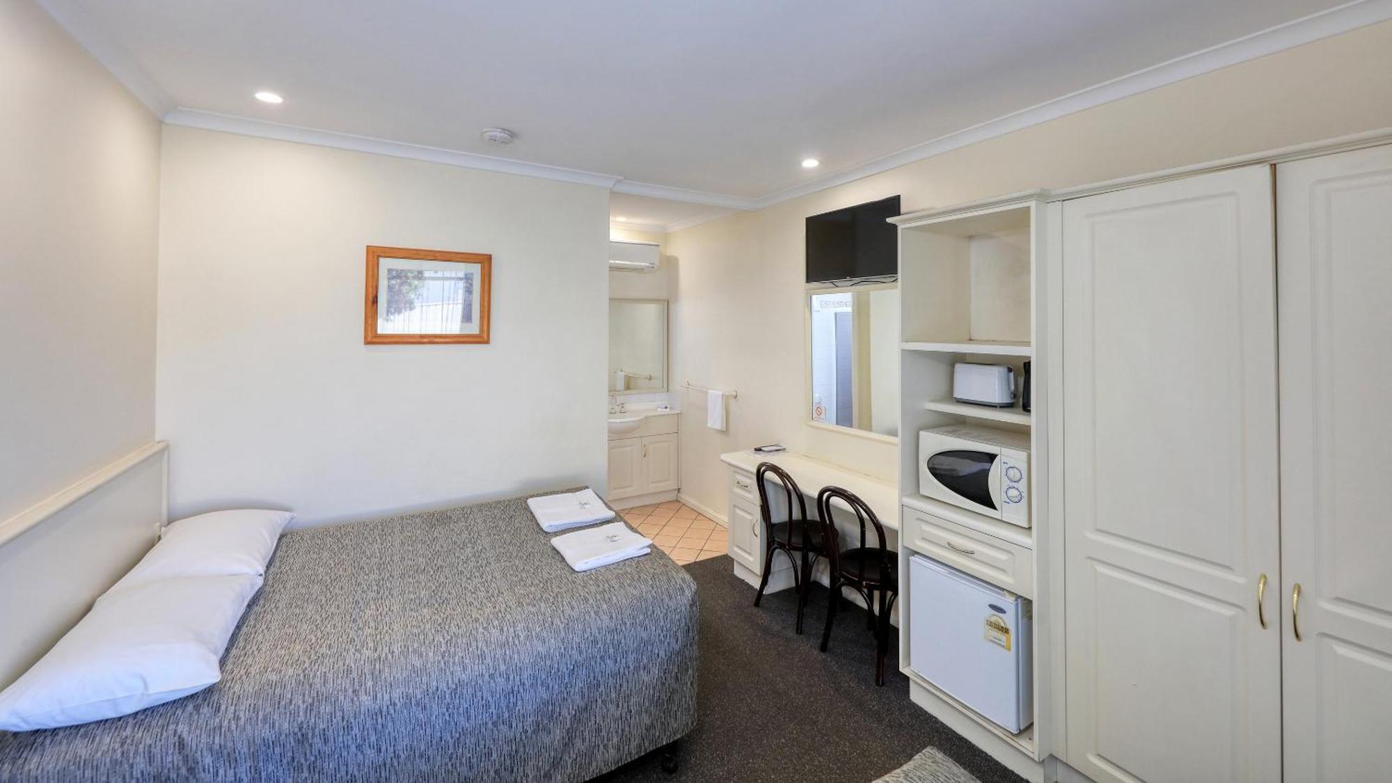 Coachman Hotel Motel Parkes Bagian luar foto