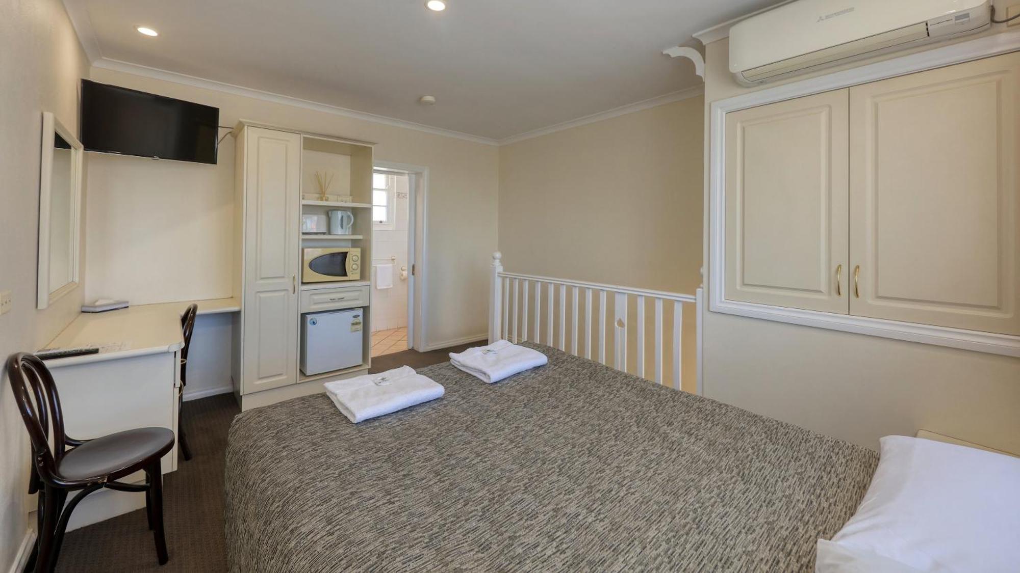 Coachman Hotel Motel Parkes Bagian luar foto