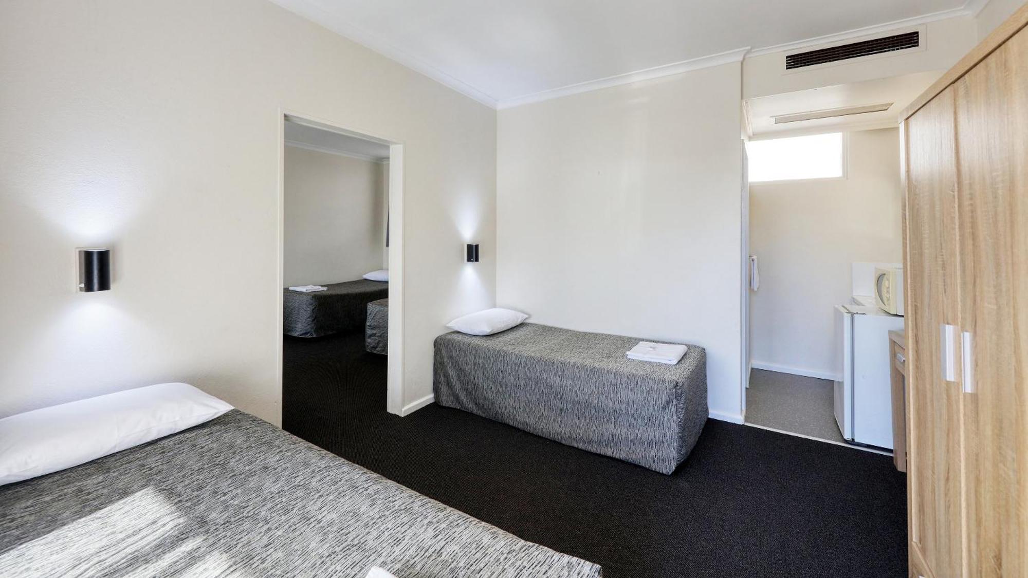 Coachman Hotel Motel Parkes Bagian luar foto