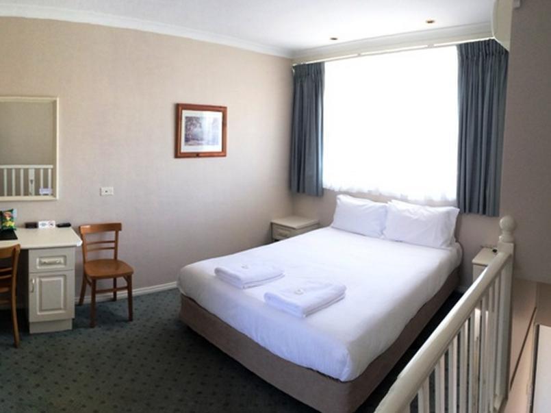 Coachman Hotel Motel Parkes Bagian luar foto